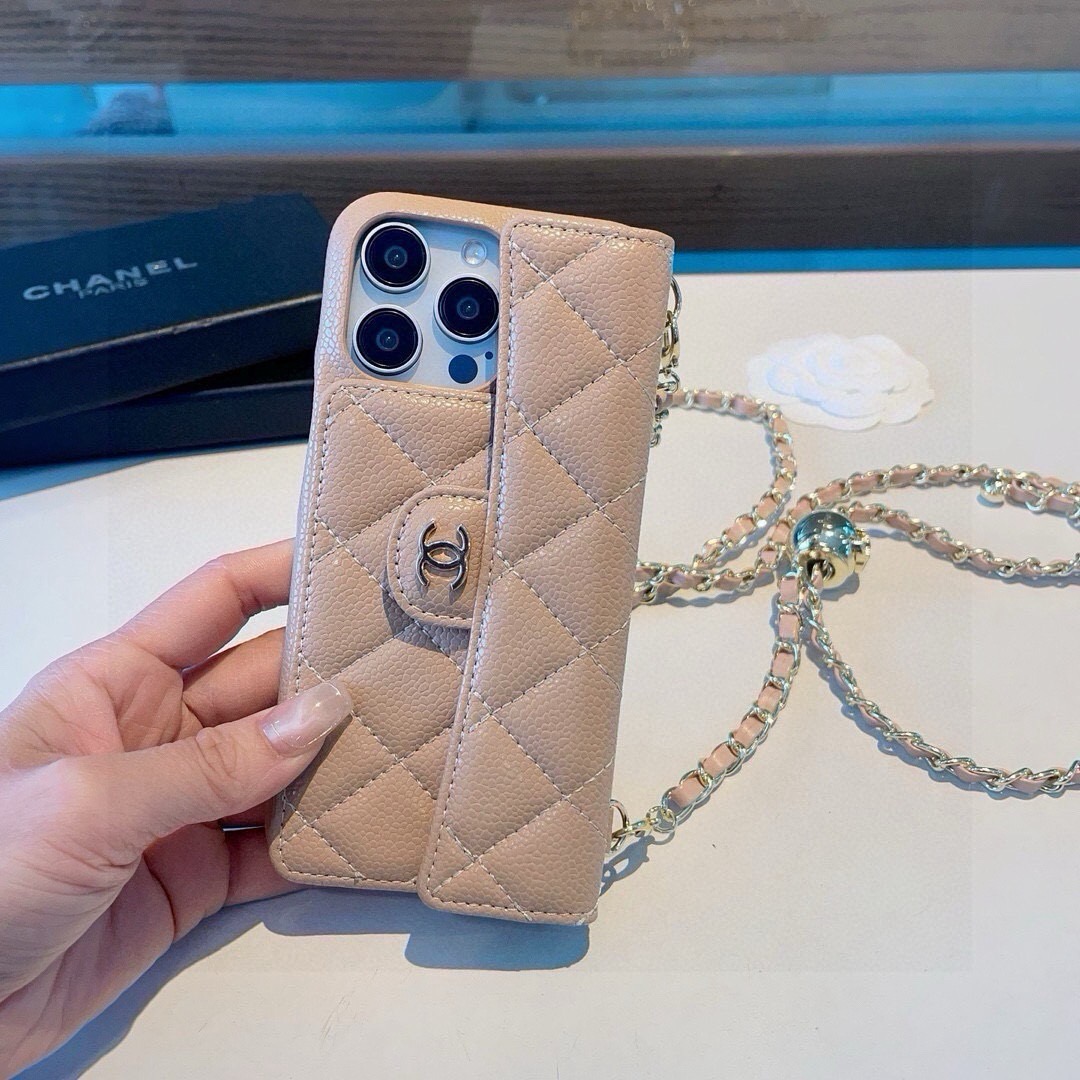 💃CHANEL💠香奈儿火爆时尚圈的手机壳  真香系列 热爆美拉德色系 专柜同款⛓链条双C小金球可调节链条长度 鱼子酱皮菱