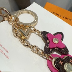 🔥LOUIS VUITTON官网钥匙扣 LV经典四瓣花设计,63084 包饰🌹钥匙扣 原版开模代购级品质, 合金金水电 🔥LOUIS VUITTON官网钥匙扣 LV经典四瓣花设计,63084 包饰🌹钥匙扣 原版开模代购级品质, 合金金水电