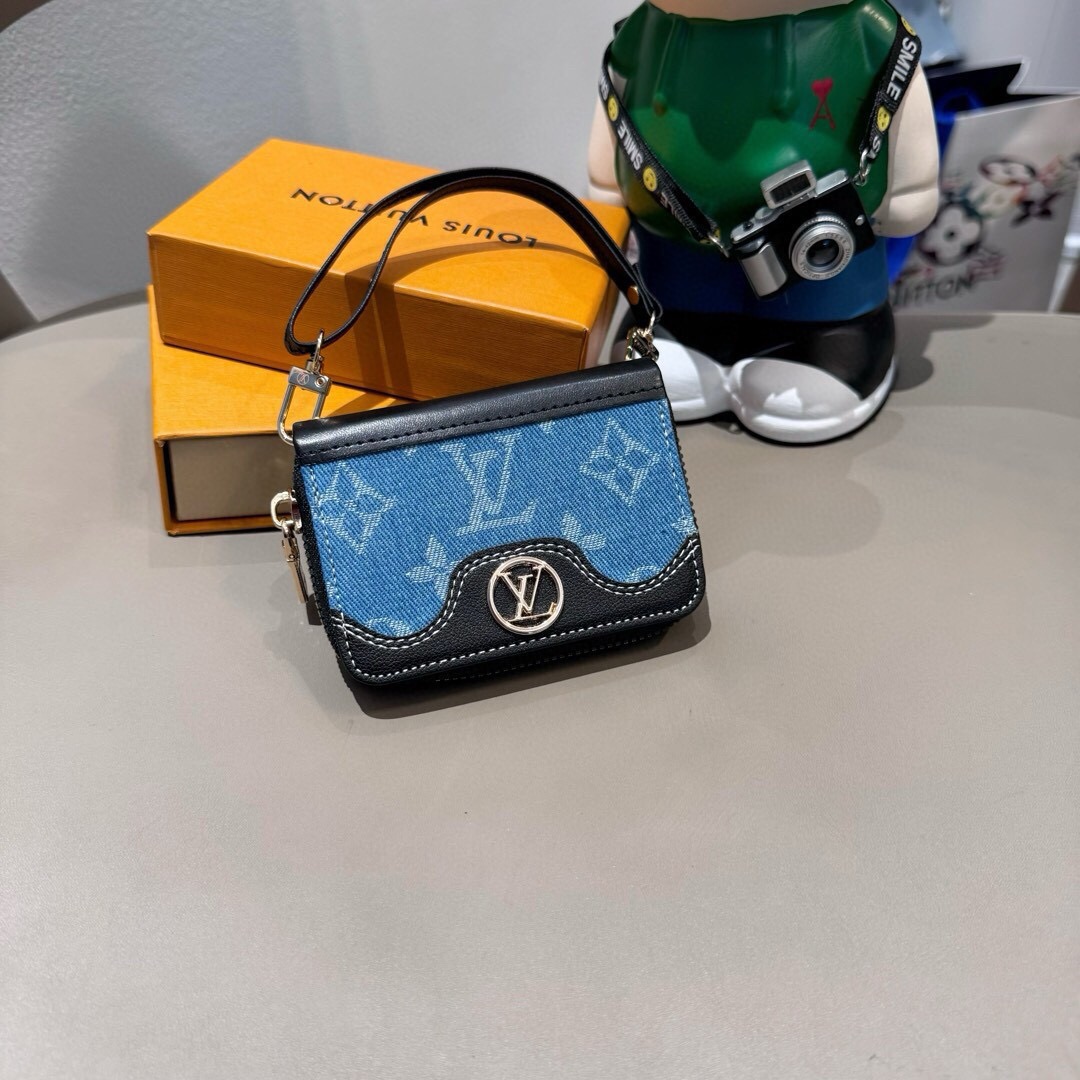 🔥Lv经典老花牛仔拼色卡包 零钱包 👛耳机🎧包 ✨可装口红💄等Mini小拎包，可挎可拿 可挂腰带上 小巧精致💸潮流高档小
