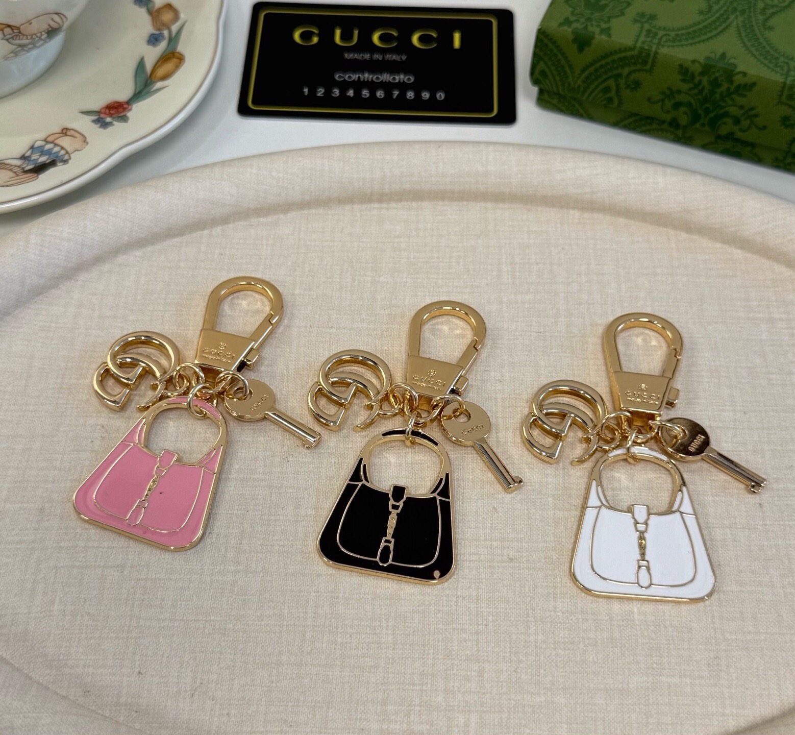 🔥 Gucci 古驰钥匙扣 包包挂件挂饰 ☀️俏皮可爱的手袋挂饰👛造型设计 🔥 Gucci 古驰钥匙扣 包包挂件挂饰 ☀️俏皮可爱的手袋挂饰👛造型设计