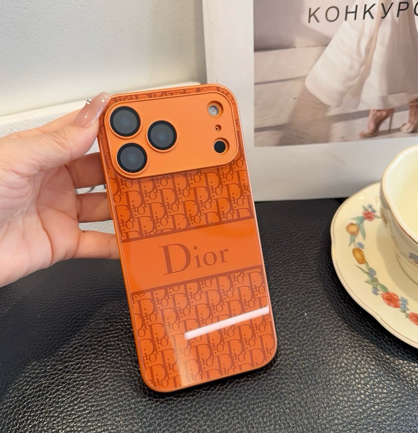星宇橙系列 Dior手机壳 型号：为了不出现报错型号，请打开本机查看手机设置显示的型号⚠️⚠️⚠️ iPhone17系列