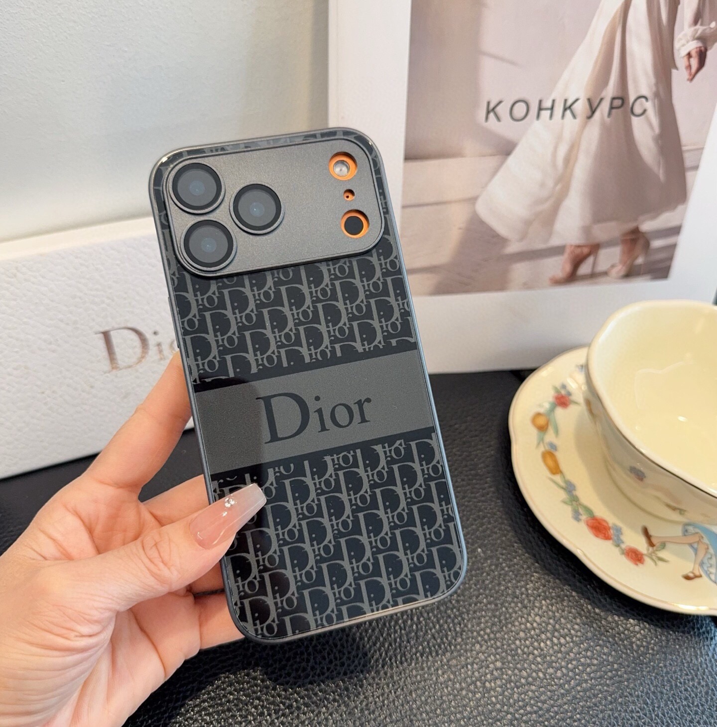 星宇橙系列 Dior手机壳 型号：为了不出现报错型号，请打开本机查看手机设置显示的型号⚠️⚠️⚠️ iPhone17系列