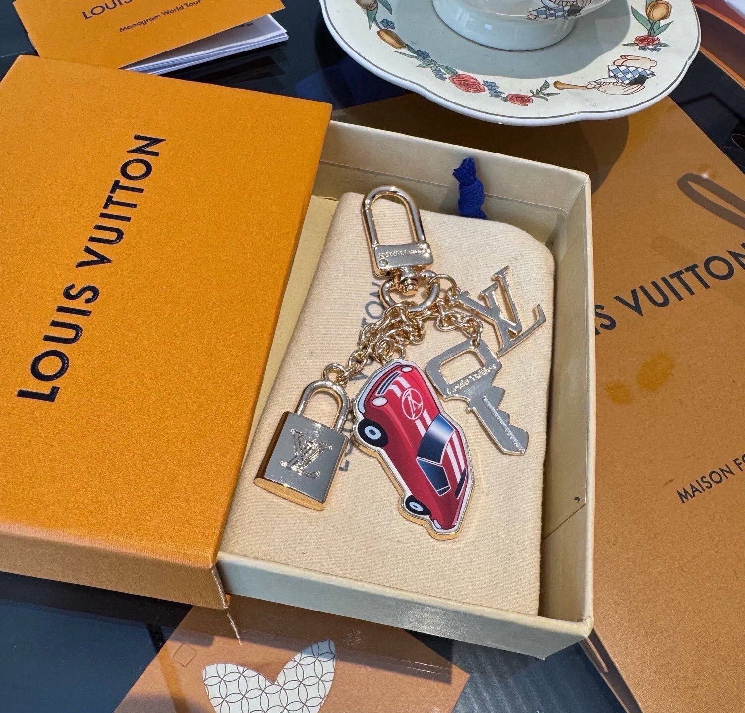 🔥新款 LOUIS VUITTON LV钥匙扣 锁头🔑汽车🚘字母包包挂 钥匙扣精致。手感真的很赞[强]