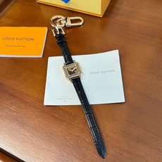 新款 LOUIS VUITTON新款 LV WATCH 手表⌚钥匙扣 包饰与钥匙扣 包挂钥匙扣包包挂饰 ☀ 本款 LV 新款 LOUIS VUITTON新款 LV WATCH 手表⌚钥匙扣 包饰与钥匙扣 包挂钥匙扣包包挂饰 ☀ 本款 LV