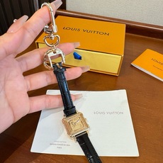 新款 LOUIS VUITTON新款 LV WATCH 手表⌚钥匙扣 包饰与钥匙扣 包挂钥匙扣包包挂饰 ☀ 本款 LV 新款 LOUIS VUITTON新款 LV WATCH 手表⌚钥匙扣 包饰与钥匙扣 包挂钥匙扣包包挂饰 ☀ 本款 LV