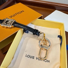 新款 LOUIS VUITTON新款 LV WATCH 手表⌚钥匙扣 包饰与钥匙扣 包挂钥匙扣包包挂饰 ☀ 本款 LV 新款 LOUIS VUITTON新款 LV WATCH 手表⌚钥匙扣 包饰与钥匙扣 包挂钥匙扣包包挂饰 ☀ 本款 LV