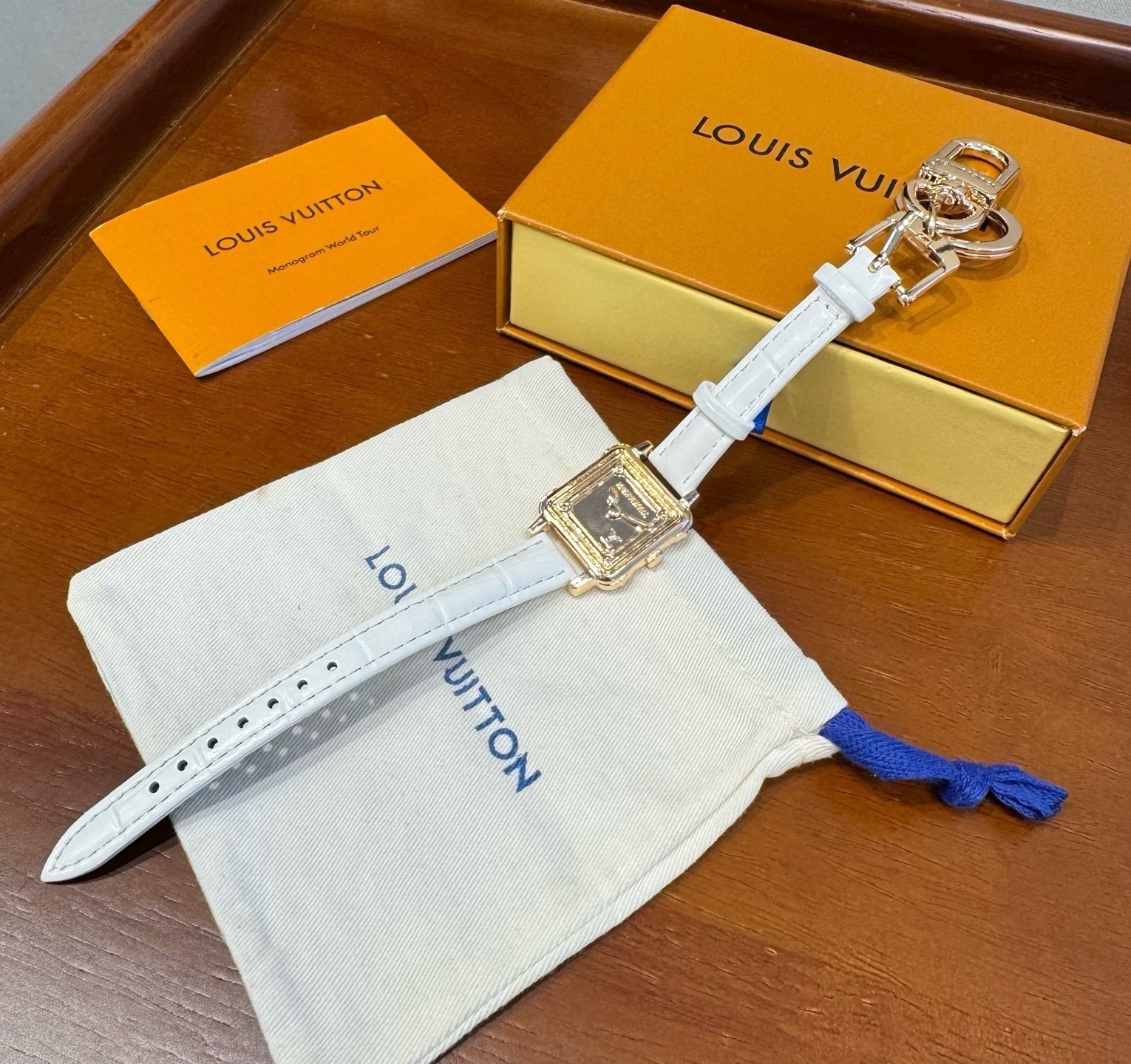 新款 LOUIS VUITTON新款 LV WATCH 手表⌚钥匙扣 包饰与钥匙扣 包挂钥匙扣包包挂饰 ☀ 本款 LV 新款 LOUIS VUITTON新款 LV WATCH 手表⌚钥匙扣 包饰与钥匙扣 包挂钥匙扣包包挂饰 ☀ 本款 LV