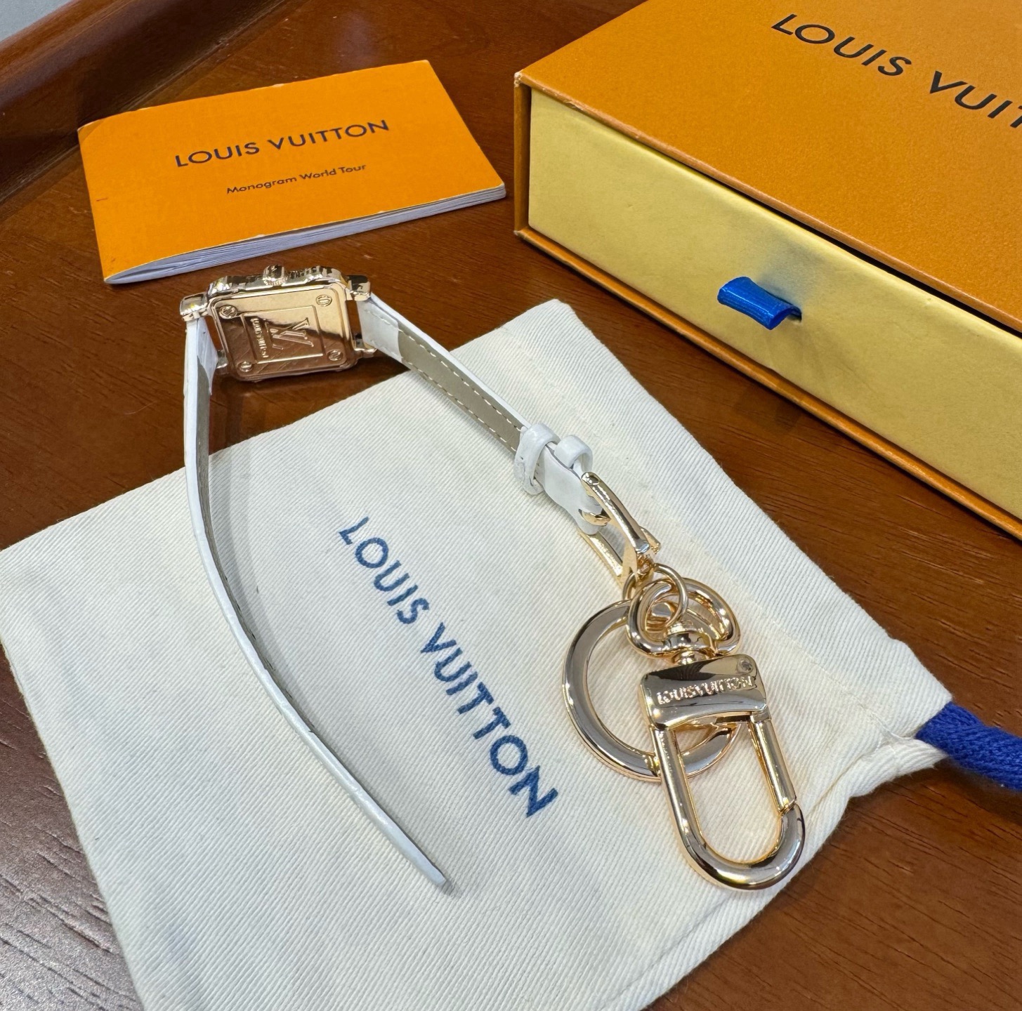 新款 LOUIS VUITTON新款 LV WATCH 手表⌚钥匙扣 包饰与钥匙扣 包挂钥匙扣包包挂饰 ☀ 本款 LV 新款 LOUIS VUITTON新款 LV WATCH 手表⌚钥匙扣 包饰与钥匙扣 包挂钥匙扣包包挂饰 ☀ 本款 LV