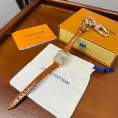 新款 LOUIS VUITTON新款 LV WATCH 手表⌚钥匙扣 包饰与钥匙扣 包挂钥匙扣包包挂饰 ☀ 本款 LV 新款 LOUIS VUITTON新款 LV WATCH 手表⌚钥匙扣 包饰与钥匙扣 包挂钥匙扣包包挂饰 ☀ 本款 LV