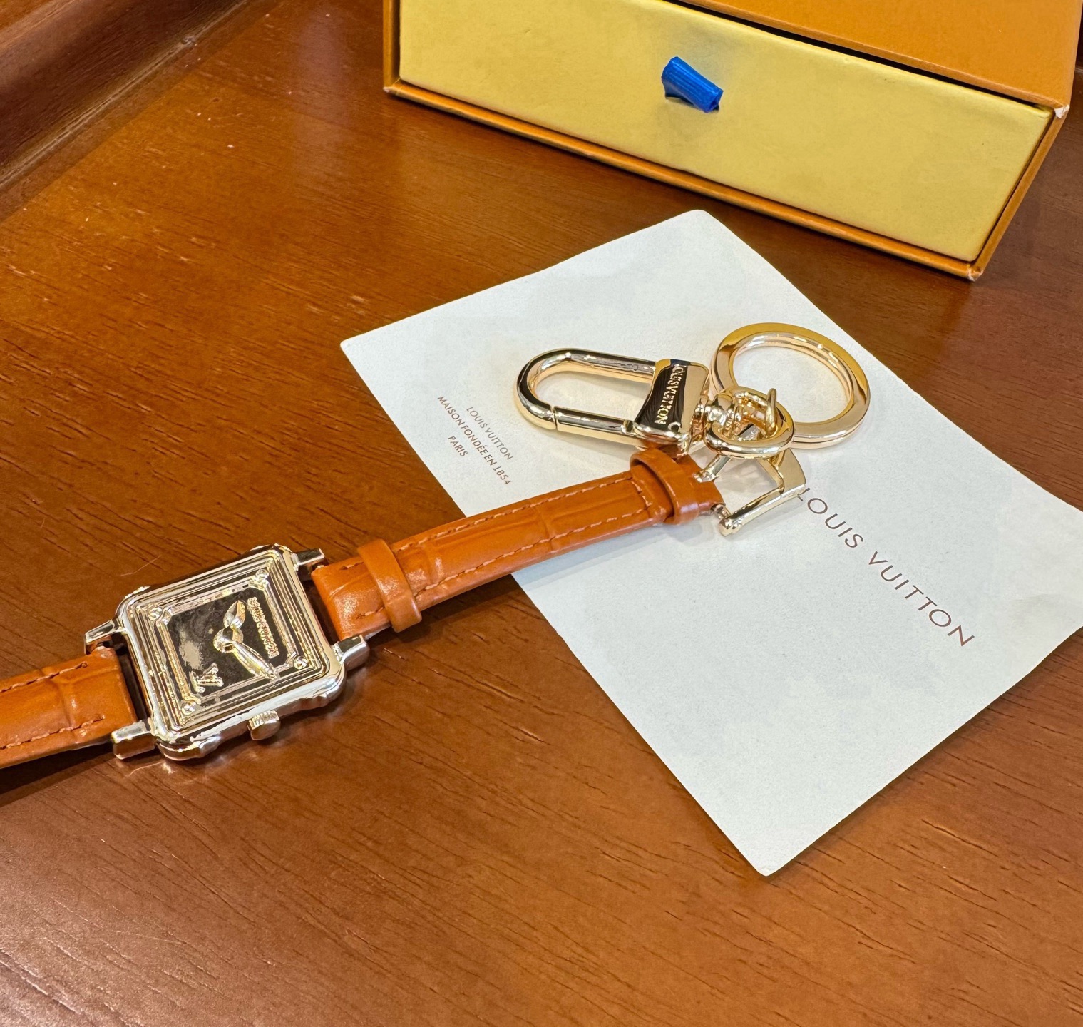 新款 LOUIS VUITTON新款 LV WATCH 手表⌚钥匙扣 包饰与钥匙扣 包挂钥匙扣包包挂饰 ☀ 本款 LV 新款 LOUIS VUITTON新款 LV WATCH 手表⌚钥匙扣 包饰与钥匙扣 包挂钥匙扣包包挂饰 ☀ 本款 LV