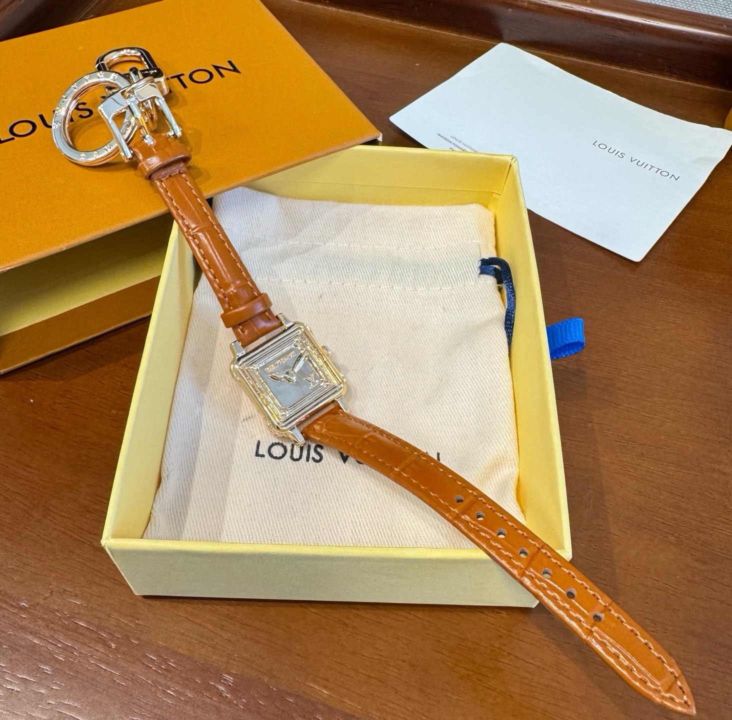 新款 LOUIS VUITTON新款 LV WATCH 手表⌚钥匙扣 包饰与钥匙扣 包挂钥匙扣包包挂饰 ☀ 本款 LV 新款 LOUIS VUITTON新款 LV WATCH 手表⌚钥匙扣 包饰与钥匙扣 包挂钥匙扣包包挂饰 ☀ 本款 LV