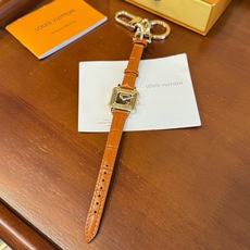 新款 LOUIS VUITTON新款 LV WATCH 手表⌚钥匙扣 包饰与钥匙扣 包挂钥匙扣包包挂饰 ☀ 本款 LV 新款 LOUIS VUITTON新款 LV WATCH 手表⌚钥匙扣 包饰与钥匙扣 包挂钥匙扣包包挂饰 ☀ 本款 LV