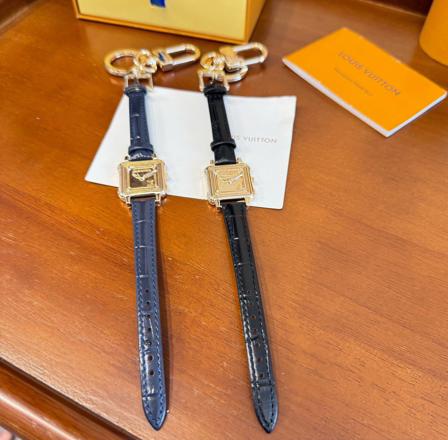 新款 LOUIS VUITTON新款 LV WATCH 手表⌚钥匙扣 包饰与钥匙扣 包挂钥匙扣包包挂饰 ☀ 本款 LV 新款 LOUIS VUITTON新款 LV WATCH 手表⌚钥匙扣 包饰与钥匙扣 包挂钥匙扣包包挂饰 ☀ 本款 LV