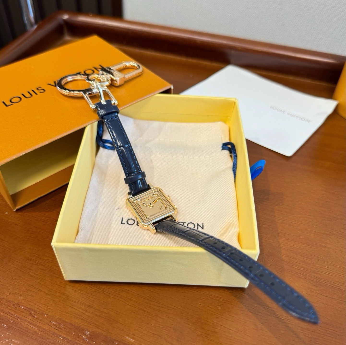 新款 LOUIS VUITTON新款 LV WATCH 手表⌚钥匙扣 包饰与钥匙扣 包挂钥匙扣包包挂饰 ☀ 本款 LV 新款 LOUIS VUITTON新款 LV WATCH 手表⌚钥匙扣 包饰与钥匙扣 包挂钥匙扣包包挂饰 ☀ 本款 LV