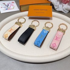 🔥爆款推荐 驴家牛皮压花渐变钥匙扣 LV钥匙扣 车钥匙挂件包包挂饰 DauPhine Dragonne 钥匙扣彰显金属 🔥爆款推荐 驴家牛皮压花渐变钥匙扣 LV钥匙扣 车钥匙挂件包包挂饰 DauPhine Dragonne 钥匙扣彰显金属