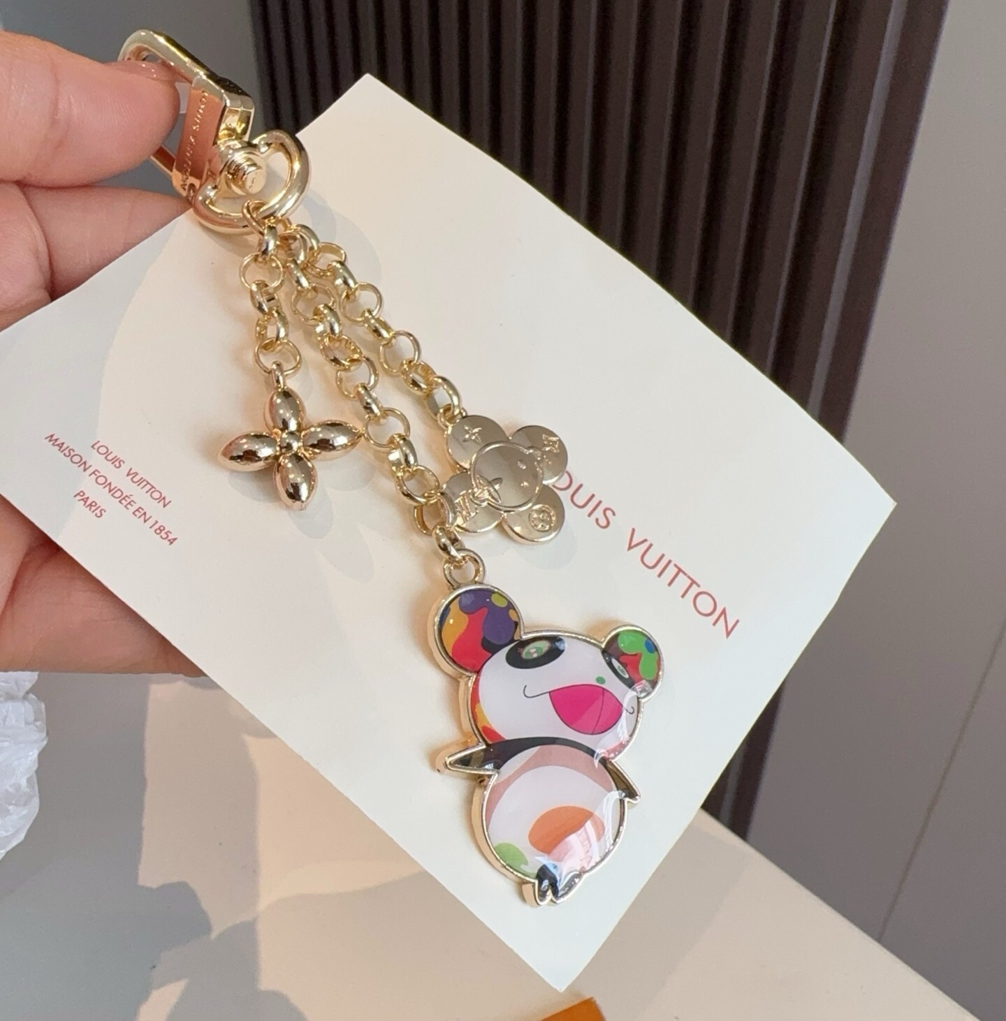 🔥LV村上隆熊猫人钥匙扣包包挂饰 LV X TM LV ICONIC SUPERFLAT 钥匙扣 路易威登再度携手日本艺 🔥LV村上隆熊猫人钥匙扣包包挂饰 LV X TM LV ICONIC SUPERFLAT 钥匙扣 路易威登再度携手日本艺