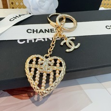 🔥CHANEL香奈儿爱心❤️算盘钥匙扣挂件 ~包包挂饰车钥匙挂件 精巧算盘珠点缀爱心设计,经典菱格纹搭配双C标志,奢华与 🔥CHANEL香奈儿爱心❤️算盘钥匙扣挂件 ~包包挂饰车钥匙挂件 精巧算盘珠点缀爱心设计,经典菱格纹搭配双C标志,奢华与