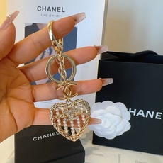 🔥CHANEL香奈儿爱心❤️算盘钥匙扣挂件 ~包包挂饰车钥匙挂件 精巧算盘珠点缀爱心设计,经典菱格纹搭配双C标志,奢华与 🔥CHANEL香奈儿爱心❤️算盘钥匙扣挂件 ~包包挂饰车钥匙挂件 精巧算盘珠点缀爱心设计,经典菱格纹搭配双C标志,奢华与