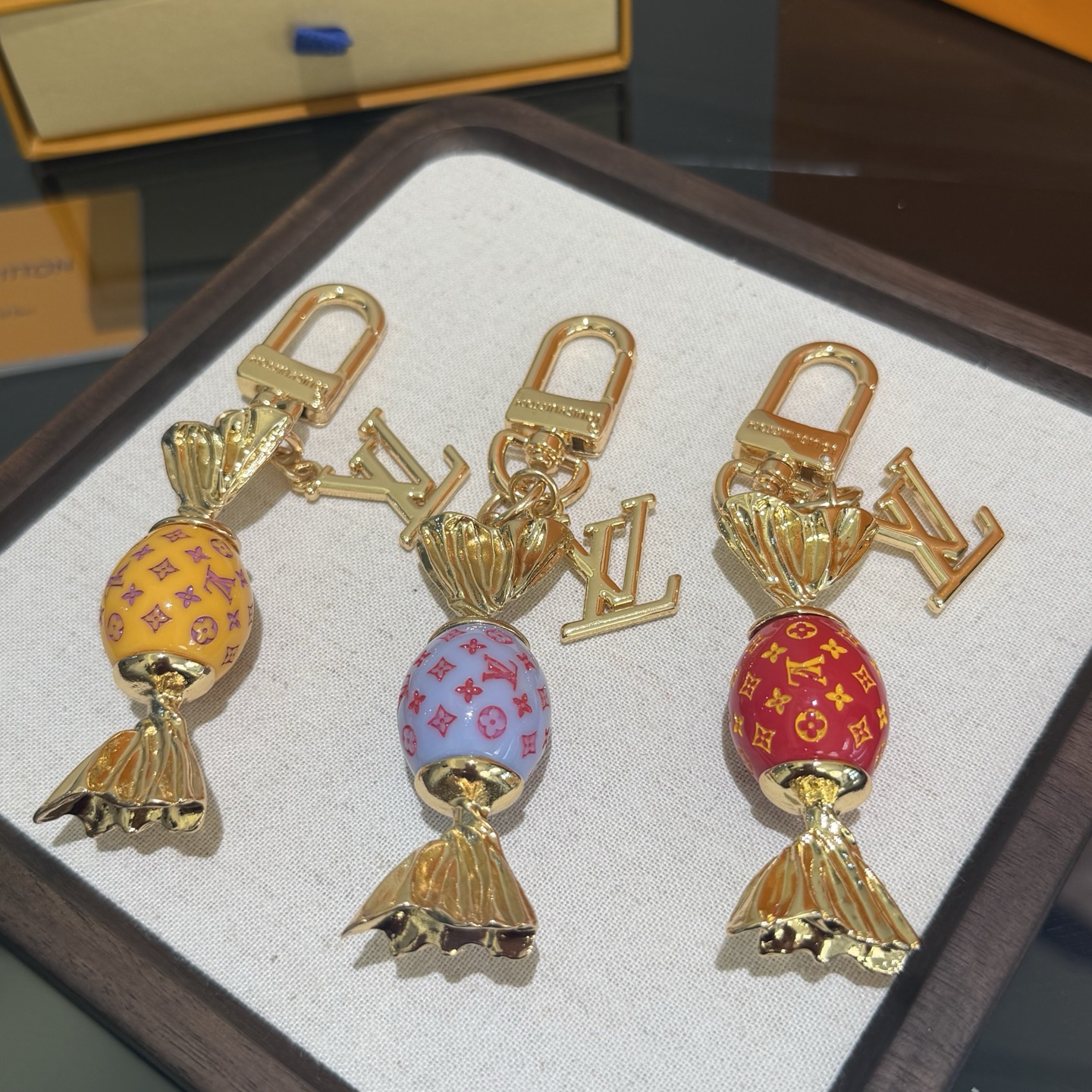 新款 LOUIS VUITTON新款 LV糖果🍬钥匙扣 包包挂件挂饰 钥匙扣 ☀本款 LV Sweets 包饰汲取童年欢 新款 LOUIS VUITTON新款 LV糖果🍬钥匙扣 包包挂件挂饰 钥匙扣 ☀本款 LV Sweets 包饰汲取童年欢
