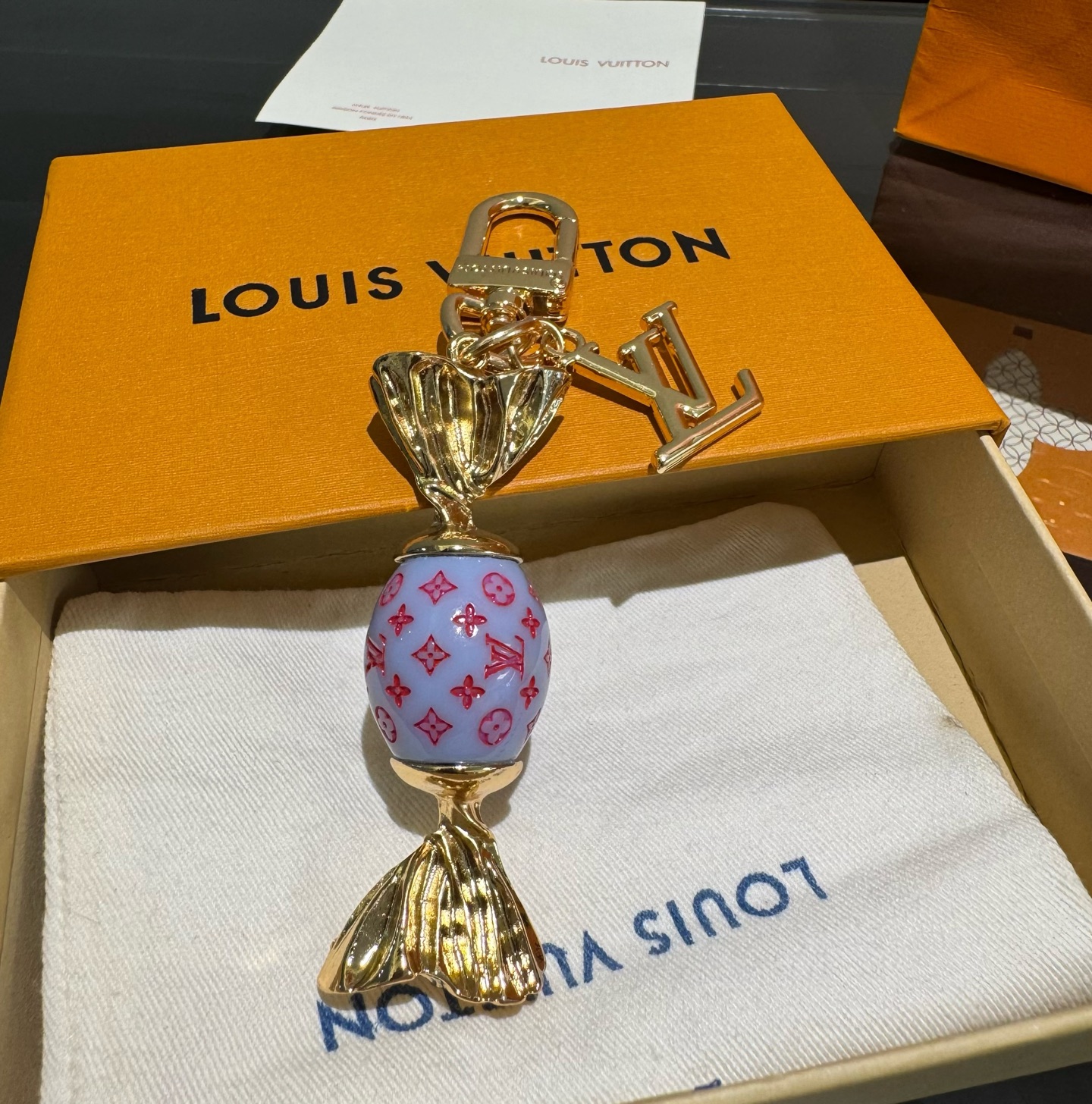 新款 LOUIS VUITTON新款 LV糖果🍬钥匙扣 包包挂件挂饰 钥匙扣 ☀本款 LV Sweets 包饰汲取童年欢 新款 LOUIS VUITTON新款 LV糖果🍬钥匙扣 包包挂件挂饰 钥匙扣 ☀本款 LV Sweets 包饰汲取童年欢
