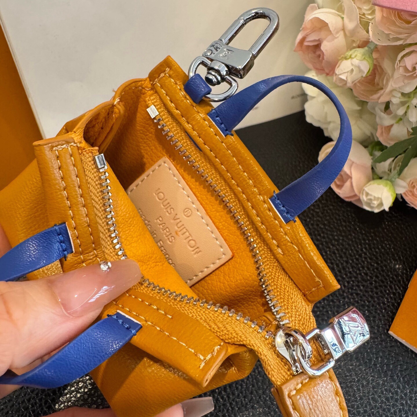 🔥Lv购物袋mini零钱包 👛耳机🎧包 ✨可装口红💄零钱等Mini小拎包，可挂包包上 腰带上 小巧精致💸潮流高档小包包