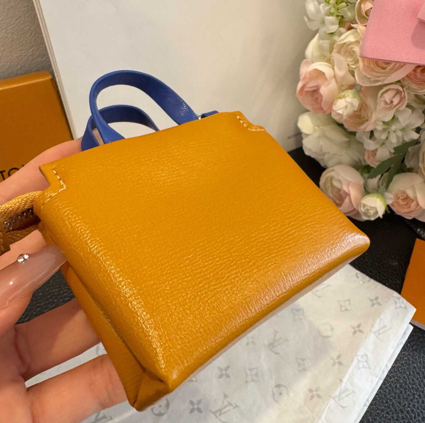 🔥Lv购物袋mini零钱包 👛耳机🎧包 ✨可装口红💄零钱等Mini小拎包，可挂包包上 腰带上 小巧精致💸潮流高档小包包