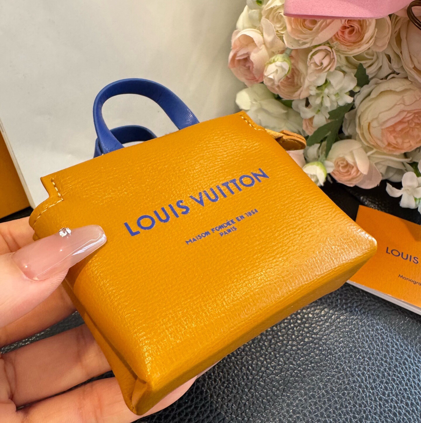 🔥Lv购物袋mini零钱包 👛耳机🎧包 ✨可装口红💄零钱等Mini小拎包，可挂包包上 腰带上 小巧精致💸潮流高档小包包