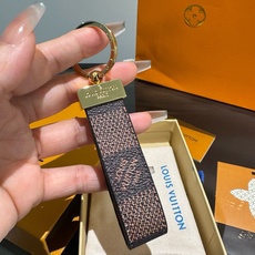🔥LV 钥匙扣车钥匙扣经典老花/黑格,咖格/白彩/Monogram 帆布不仅精美,而且经久耐用, 是 Dragonne 🔥LV 钥匙扣车钥匙扣经典老花/黑格,咖格/白彩/Monogram 帆布不仅精美,而且经久耐用, 是 Dragonne