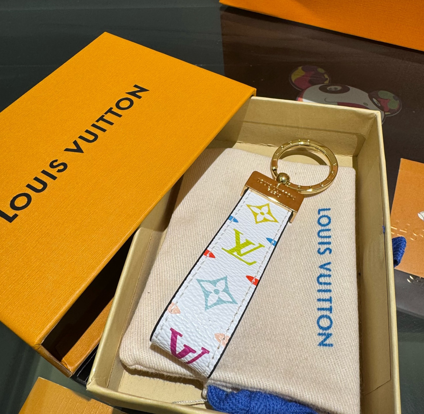 🔥LV 钥匙扣车钥匙扣经典老花/黑格，咖格/白彩/Monogram 帆布不仅精美，而且经久耐用， 是 Dragonne 