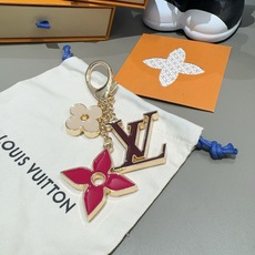 🔥LOUIS VUITTON官网钥匙扣 LV经典四瓣花设计,精钢电镀搭配精致珐琅 高品质 不是市面普通版本 优雅的珐琅是 🔥LOUIS VUITTON官网钥匙扣 LV经典四瓣花设计,精钢电镀搭配精致珐琅 高品质 不是市面普通版本 优雅的珐琅是