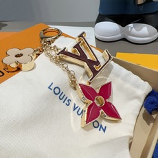 🔥LOUIS VUITTON官网钥匙扣 LV经典四瓣花设计,精钢电镀搭配精致珐琅 高品质 不是市面普通版本 优雅的珐琅是 🔥LOUIS VUITTON官网钥匙扣 LV经典四瓣花设计,精钢电镀搭配精致珐琅 高品质 不是市面普通版本 优雅的珐琅是