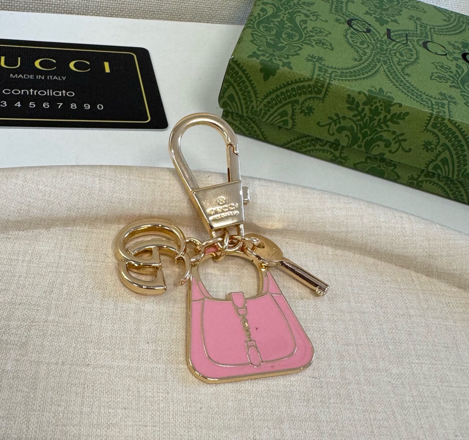 🔥 Gucci 古驰钥匙扣 包包挂件挂饰  ☀️俏皮可爱的手袋挂饰👛造型设计