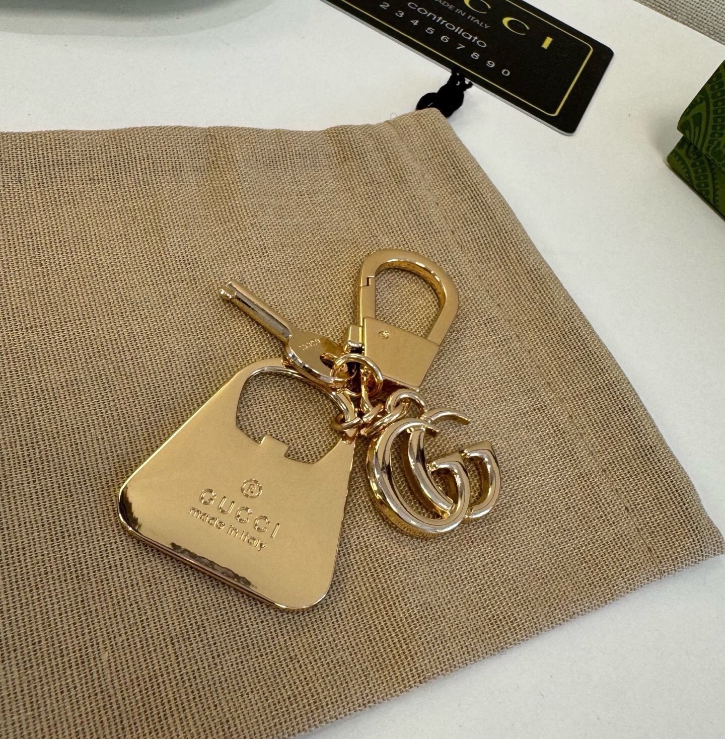 🔥 Gucci 古驰钥匙扣 包包挂件挂饰  ☀️俏皮可爱的手袋挂饰👛造型设计