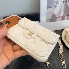 💃CHANEL💠香奈儿火爆时尚圈的手机壳 专柜同款双C链条⛓️手腕带,鱼子酱皮菱格车线翻盖插卡,时尚潮流必备💃 型号:为 💃CHANEL💠香奈儿火爆时尚圈的手机壳 专柜同款双C链条⛓️手腕带,鱼子酱皮菱格车线翻盖插卡,时尚潮流必备💃 型号:为
