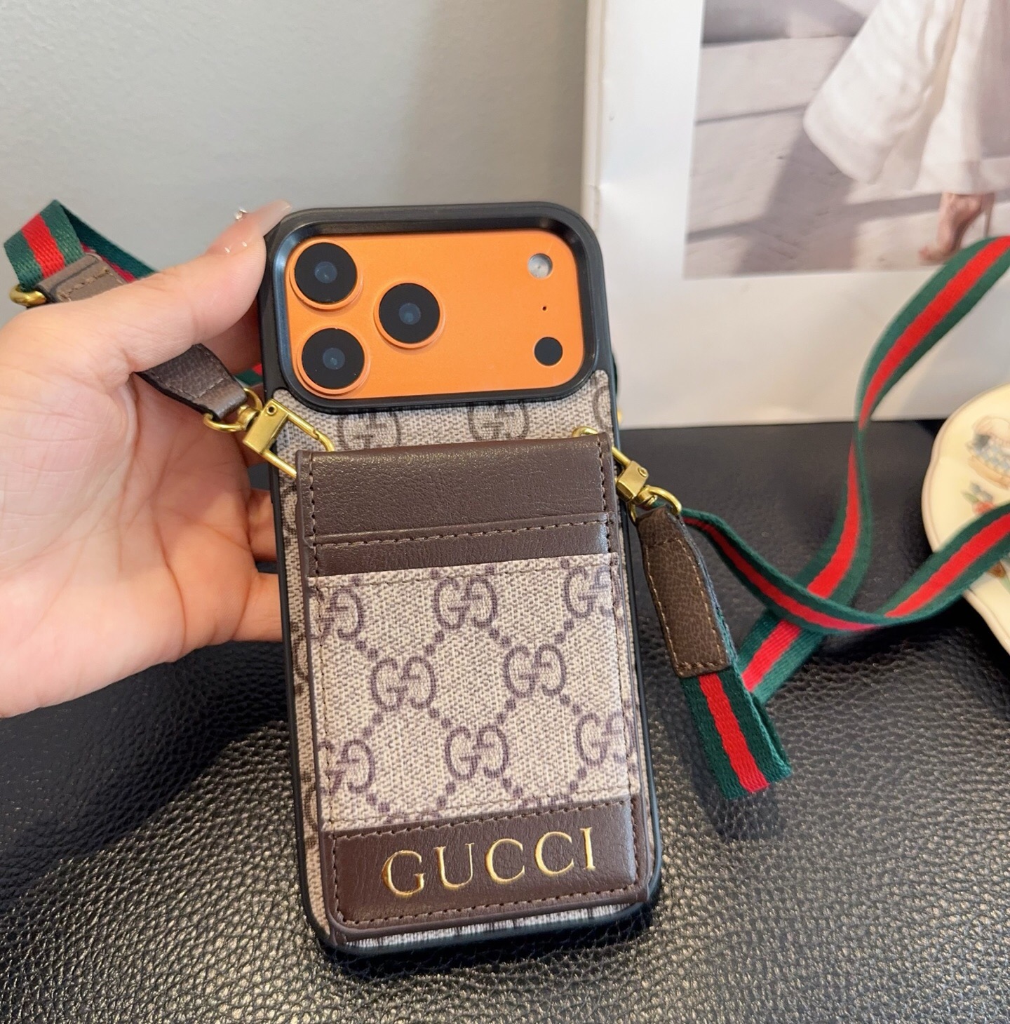 🔥古驰Gucci斜挎卡包手机壳 老花插卡上下翻盖壳 织带斜挎可拆卸 型号:为了不出现报错型号,请打开本机查看手机设置显示 🔥古驰Gucci斜挎卡包手机壳 老花插卡上下翻盖壳 织带斜挎可拆卸 型号:为了不出现报错型号,请打开本机查看手机设置显示