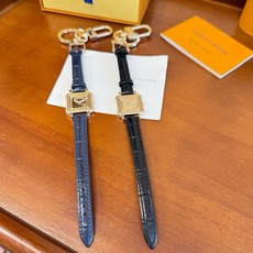 新款 LOUIS VUITTON新款 LV WATCH 手表⌚钥匙扣 包饰与钥匙扣 包挂钥匙扣包包挂饰 ☀ 本款 LV 新款 LOUIS VUITTON新款 LV WATCH 手表⌚钥匙扣 包饰与钥匙扣 包挂钥匙扣包包挂饰 ☀ 本款 LV
