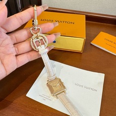 新款 LOUIS VUITTON新款 LV WATCH 手表⌚钥匙扣 包饰与钥匙扣 包挂钥匙扣包包挂饰 ☀ 本款 LV 新款 LOUIS VUITTON新款 LV WATCH 手表⌚钥匙扣 包饰与钥匙扣 包挂钥匙扣包包挂饰 ☀ 本款 LV