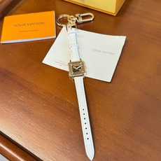 新款 LOUIS VUITTON新款 LV WATCH 手表⌚钥匙扣 包饰与钥匙扣 包挂钥匙扣包包挂饰 ☀ 本款 LV 新款 LOUIS VUITTON新款 LV WATCH 手表⌚钥匙扣 包饰与钥匙扣 包挂钥匙扣包包挂饰 ☀ 本款 LV