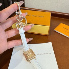 新款 LOUIS VUITTON新款 LV WATCH 手表⌚钥匙扣 包饰与钥匙扣 包挂钥匙扣包包挂饰 ☀ 本款 LV 新款 LOUIS VUITTON新款 LV WATCH 手表⌚钥匙扣 包饰与钥匙扣 包挂钥匙扣包包挂饰 ☀ 本款 LV