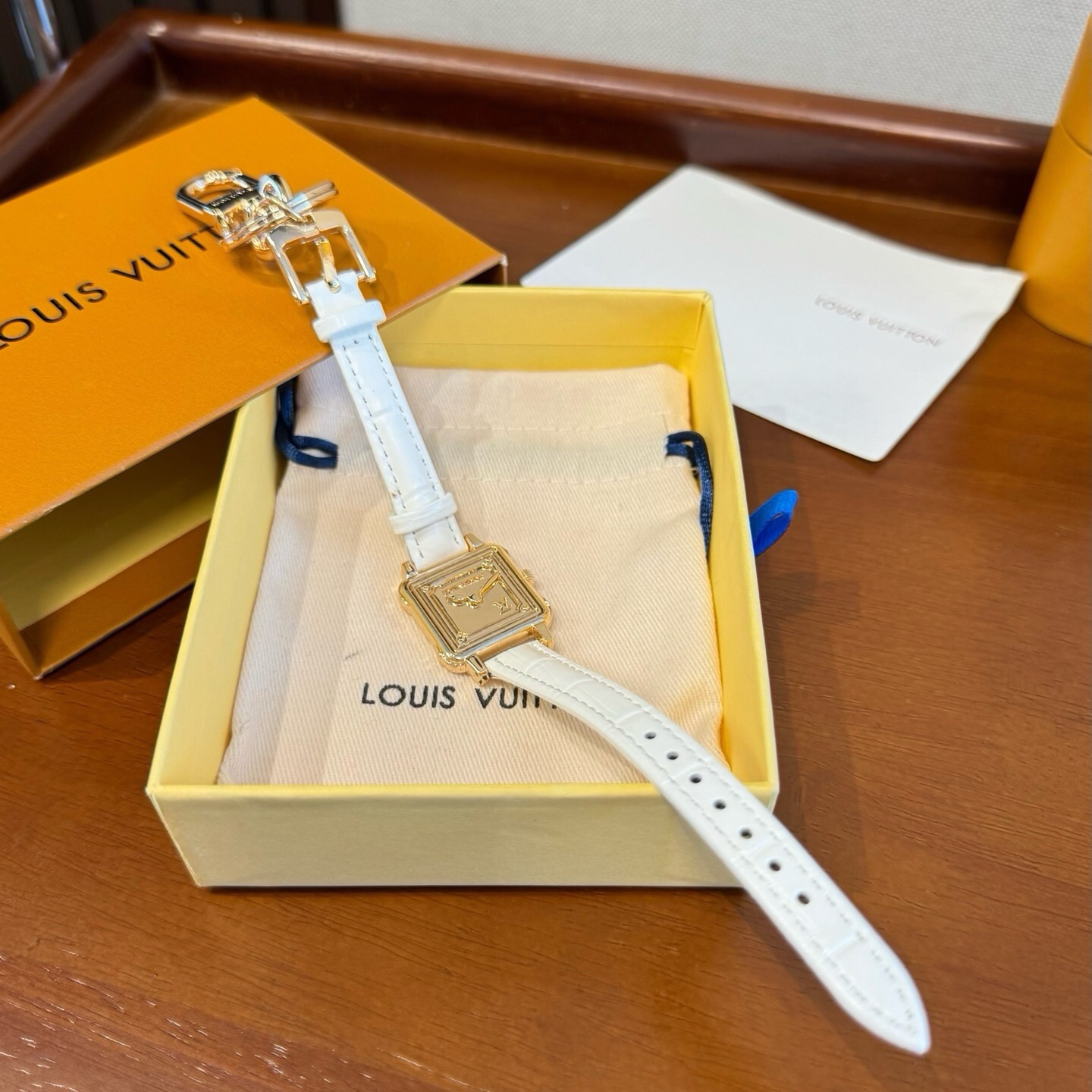 新款 LOUIS VUITTON新款 LV WATCH 手表⌚钥匙扣 包饰与钥匙扣 包挂钥匙扣包包挂饰 ☀ 本款 LV 新款 LOUIS VUITTON新款 LV WATCH 手表⌚钥匙扣 包饰与钥匙扣 包挂钥匙扣包包挂饰 ☀ 本款 LV