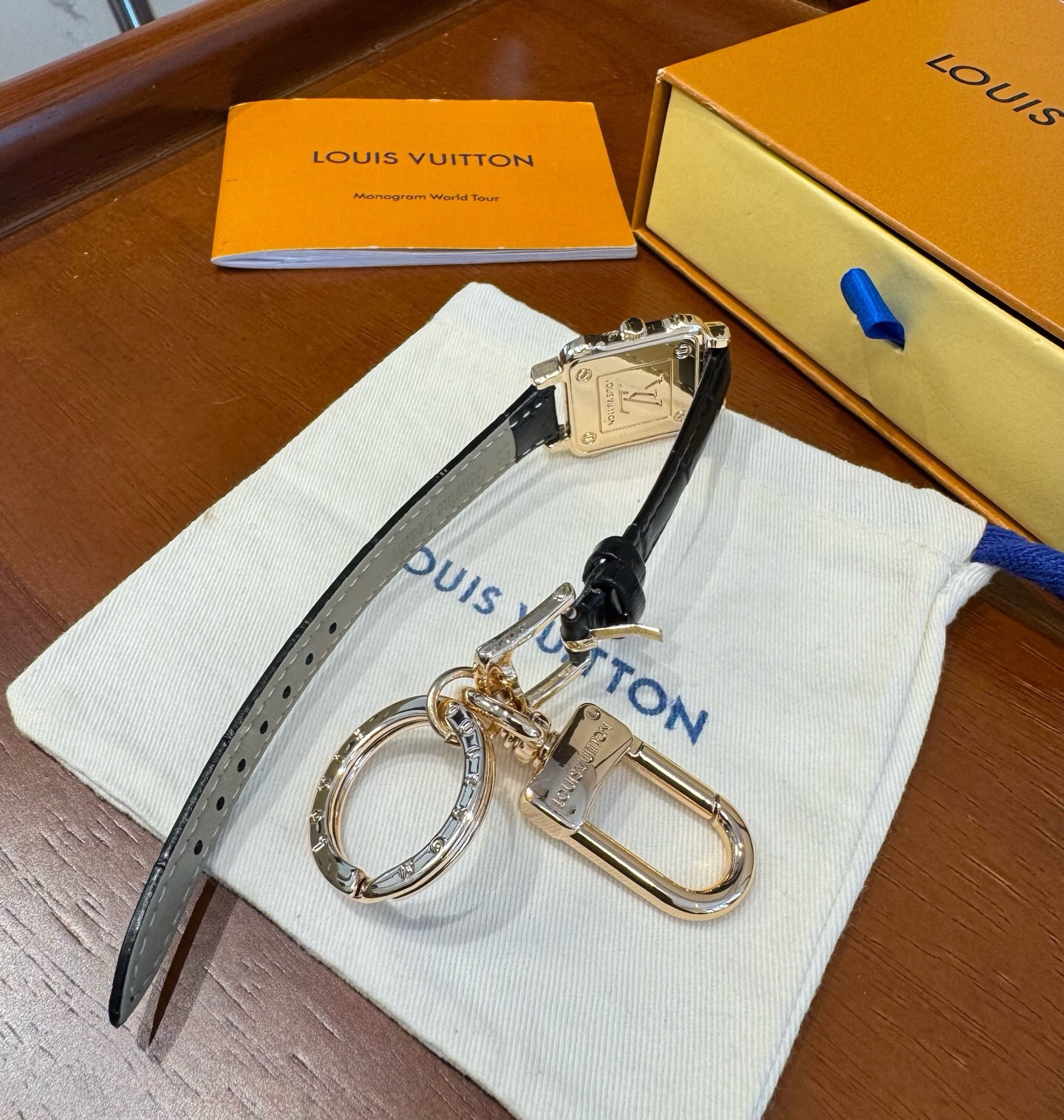 新款 LOUIS VUITTON新款 LV WATCH 手表⌚钥匙扣 包饰与钥匙扣 包挂钥匙扣包包挂饰 ☀ 本款 LV 