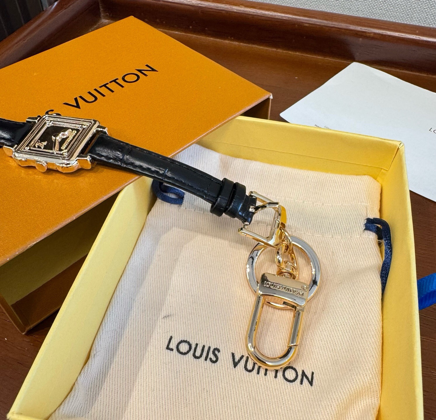 新款 LOUIS VUITTON新款 LV WATCH 手表⌚钥匙扣 包饰与钥匙扣 包挂钥匙扣包包挂饰 ☀ 本款 LV 