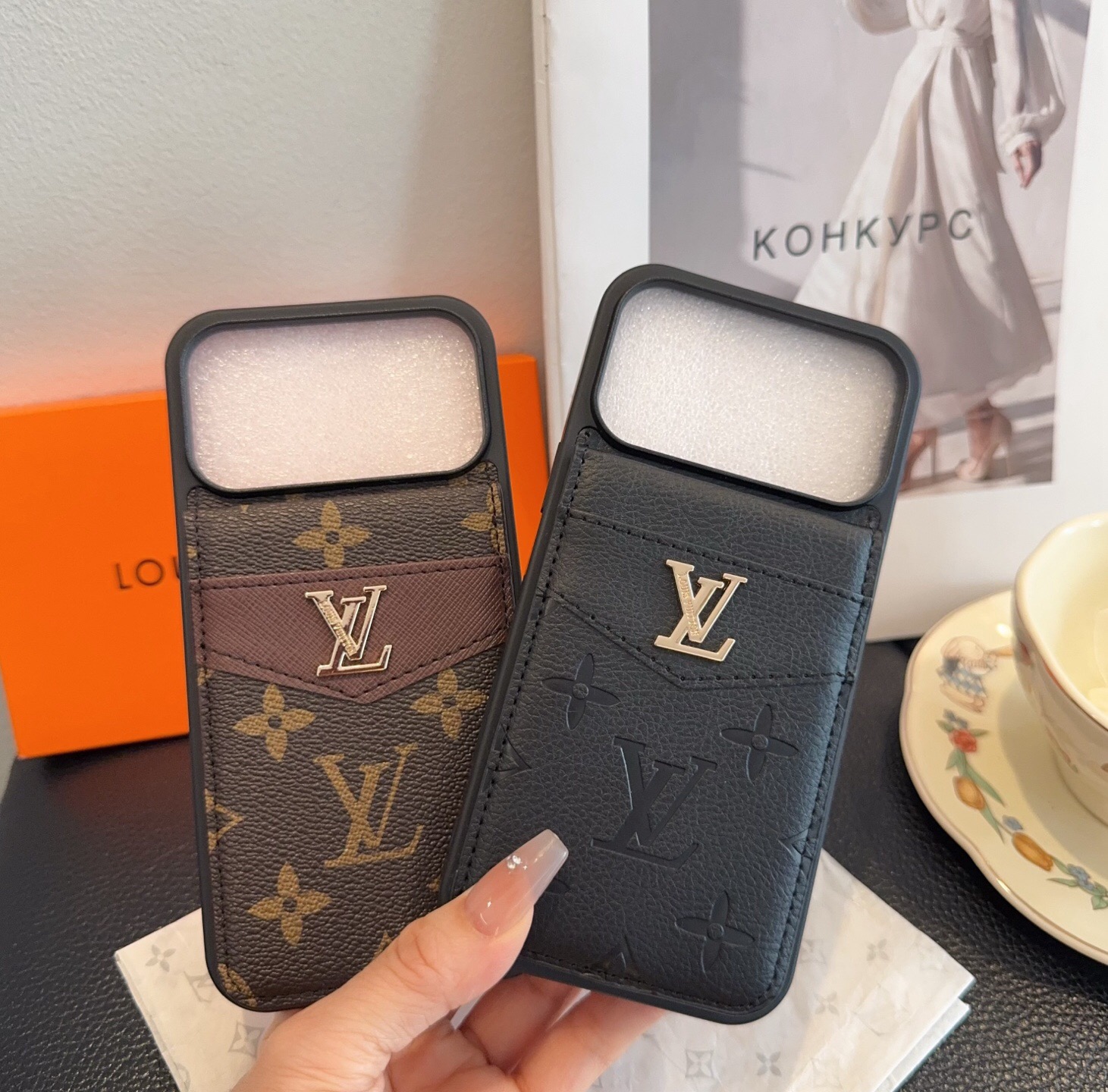 🔥LV卡包手机壳 老花插卡上下翻盖壳 型号：为了不出现报错型号，请打开本机查看手机设置显示的型号⚠️⚠️⚠️ iPhon