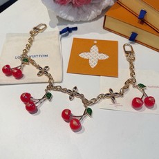 多颗🍒包链 LV X TM CERISE 多颗樱桃🍒链条包饰包包挂链 LV 钥匙扣 x TM LV Cerise链条 多颗🍒包链 LV X TM CERISE 多颗樱桃🍒链条包饰包包挂链 LV 钥匙扣 x TM LV Cerise链条