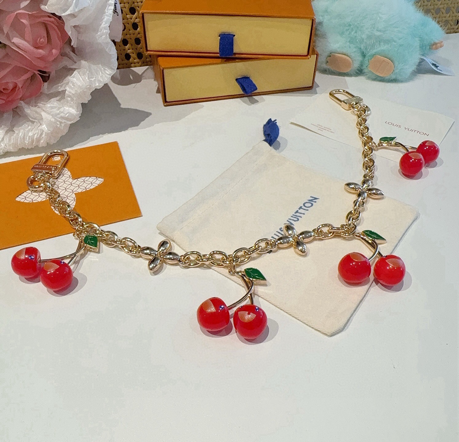 多颗🍒包链 LV X TM CERISE 多颗樱桃🍒链条包饰包包挂链 LV 钥匙扣 x TM LV Cerise链条 多颗🍒包链 LV X TM CERISE 多颗樱桃🍒链条包饰包包挂链 LV 钥匙扣 x TM LV Cerise链条
