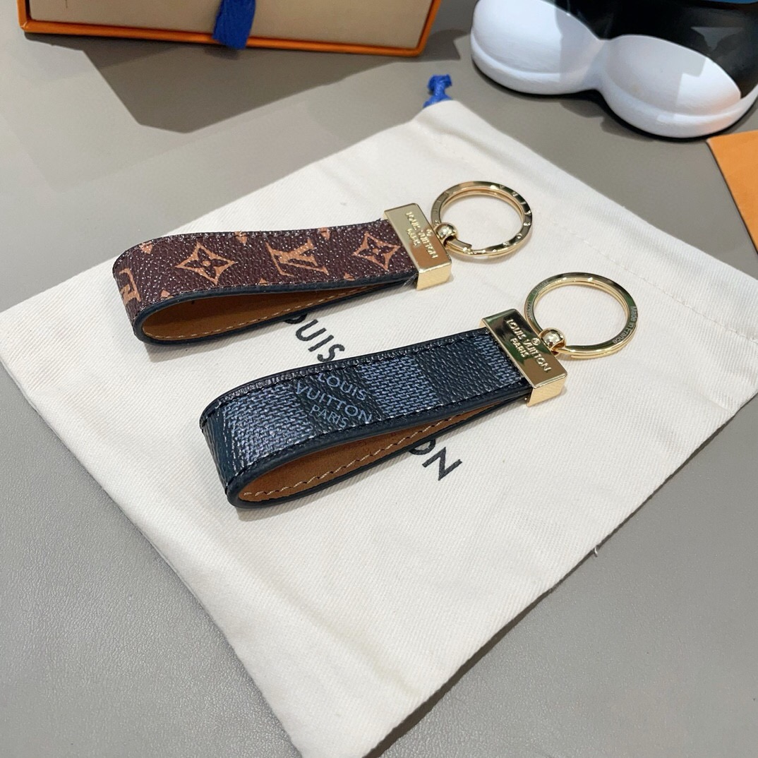 🔥LV 钥匙扣车钥匙扣经典老花/黑格，Monogram 帆布不仅精美，而且经久耐用， 是 Dragonne 钥匙扣理想的