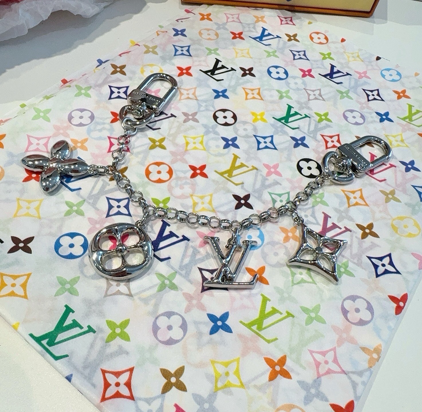LV钥匙扣 包饰 包包挂件 金色&银色 M01188 SPring Street Chain 包饰将 Monogram LV钥匙扣 包饰 包包挂件 金色&银色 M01188 SPring Street Chain 包饰将 Monogram