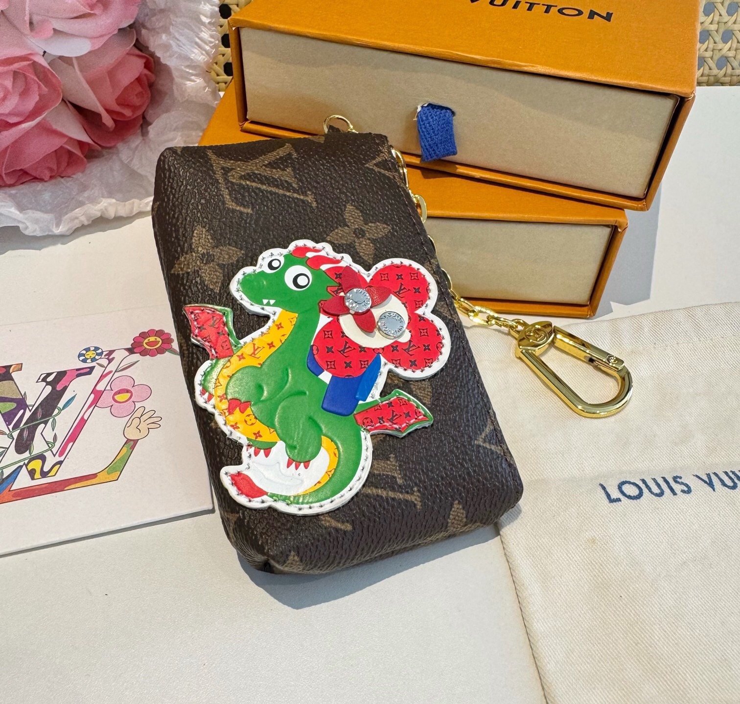 LV村上隆合作款熊猫零钱包卡包 挂饰☀️Louis Vuitton 路易威登lv钥匙扣钥匙包卡包PU材质 原版logo 