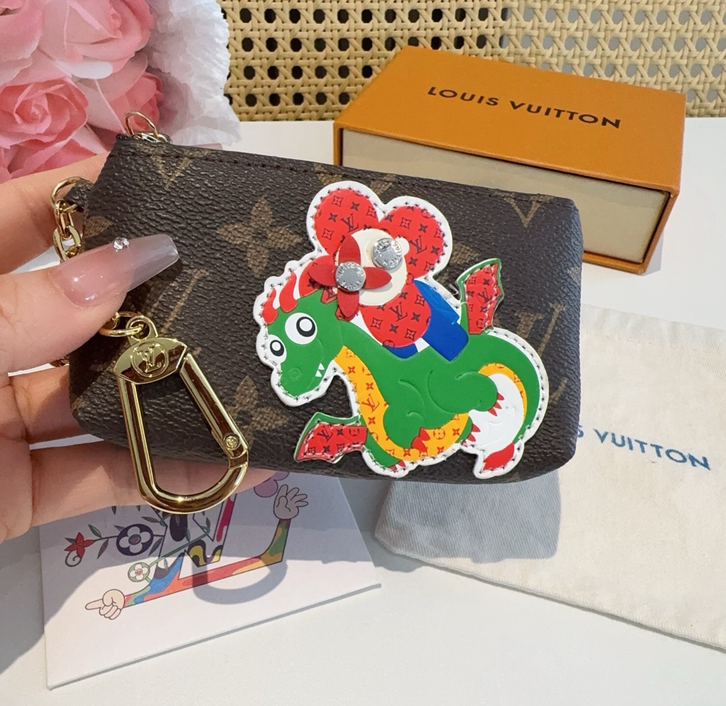 LV村上隆合作款熊猫零钱包卡包 挂饰☀️Louis Vuitton 路易威登lv钥匙扣钥匙包卡包PU材质 原版logo 