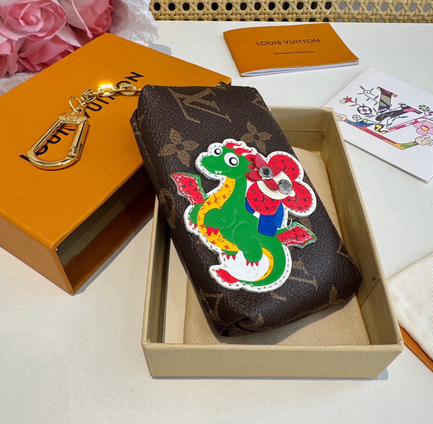 LV村上隆合作款熊猫零钱包卡包 挂饰☀️Louis Vuitton 路易威登lv钥匙扣钥匙包卡包PU材质 原版logo 